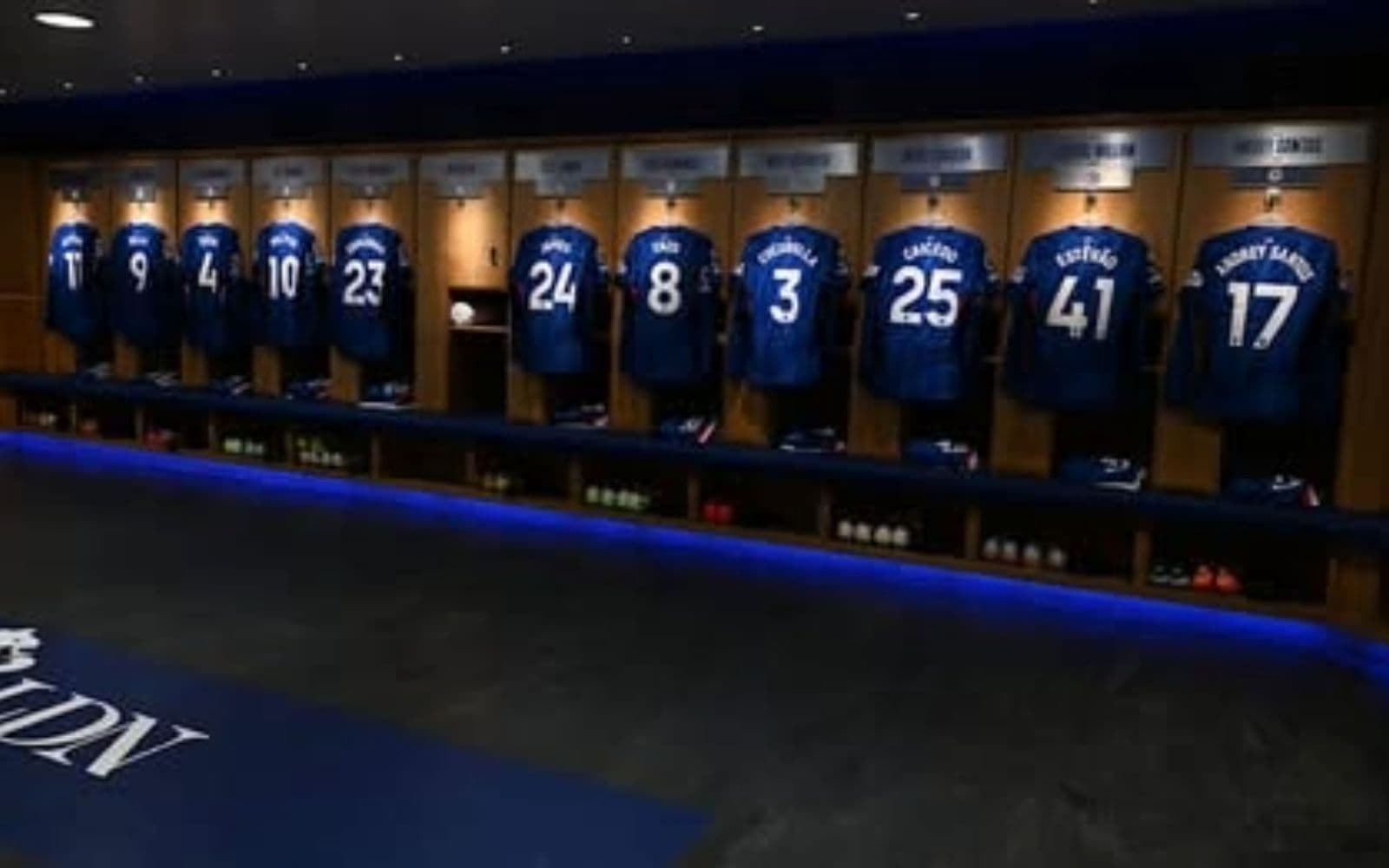 Η Βρετανία πιέζει τον Αμπράμοβιτς να δώσει 2,5 δισ. λίρες της Τσέλσι στην Ουκρανία