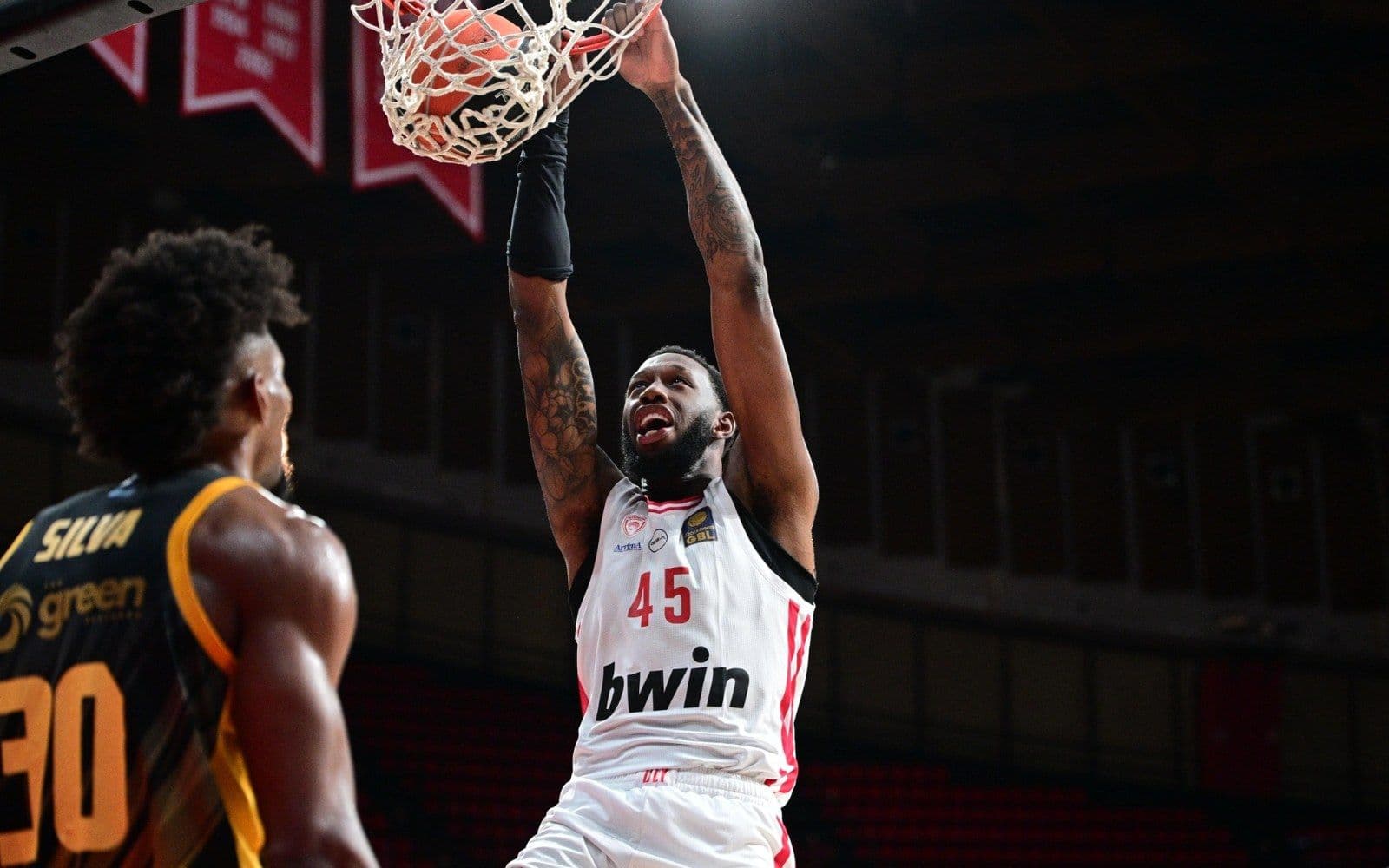 Ολυμπιακός: Ανταλλαγή Τζόουνς με Χολ «βλέπουν» οι Σέρβοι