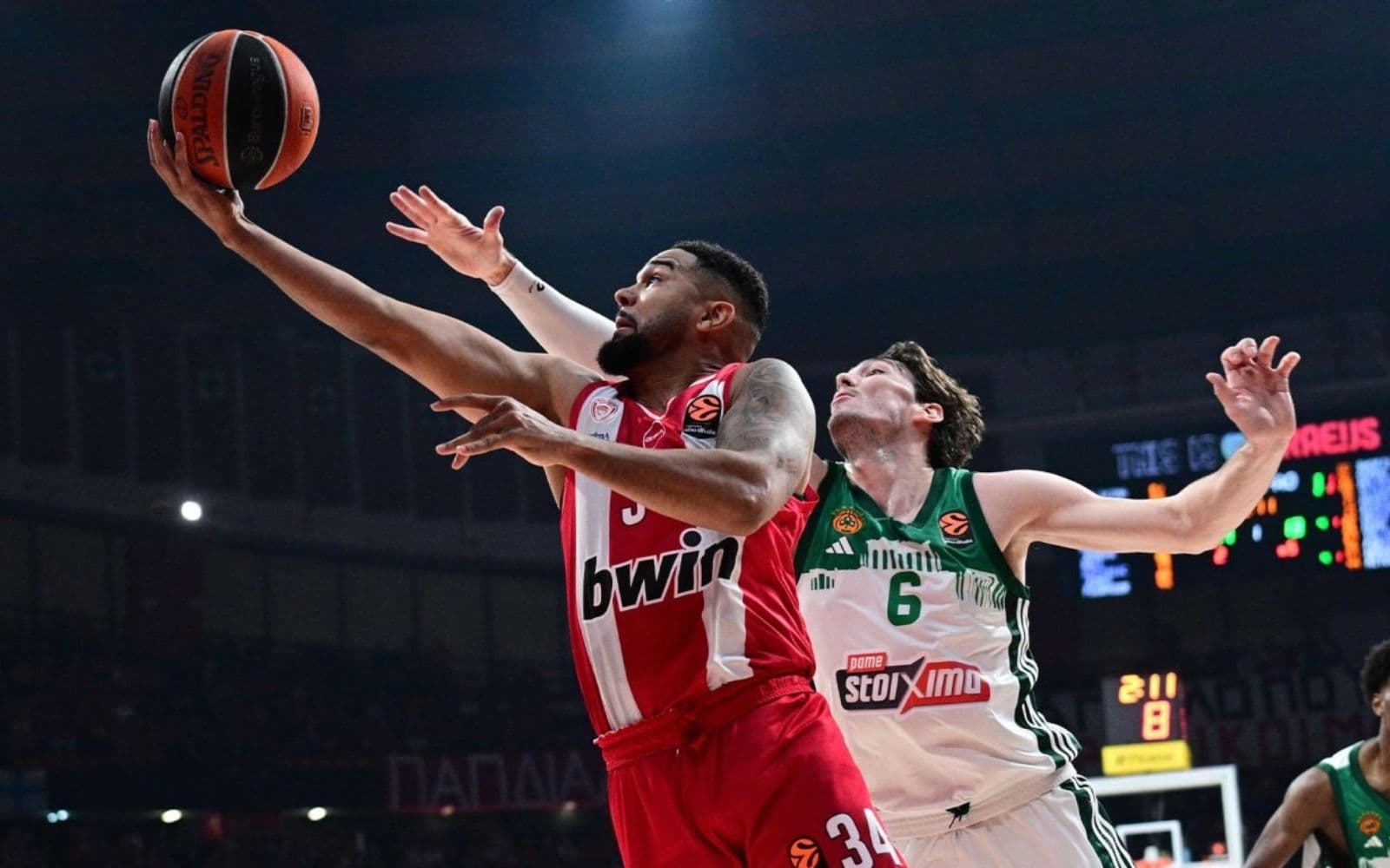 «Ερυθρόλευκη» κυριαρχία στην Ευρώπη: Ο Ολυμπιακός λύγισε τον Παναθηναϊκό στο ΣΕΦ