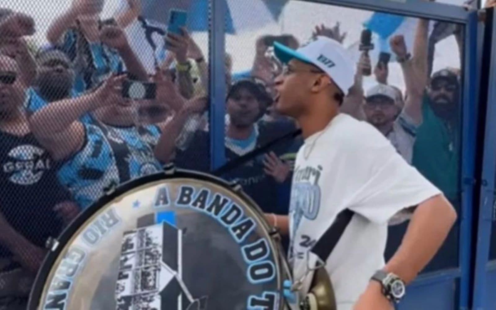 Θερμή υποδοχή και αποθέωση για τον Τετέ στη Γκρέμιο (vid)