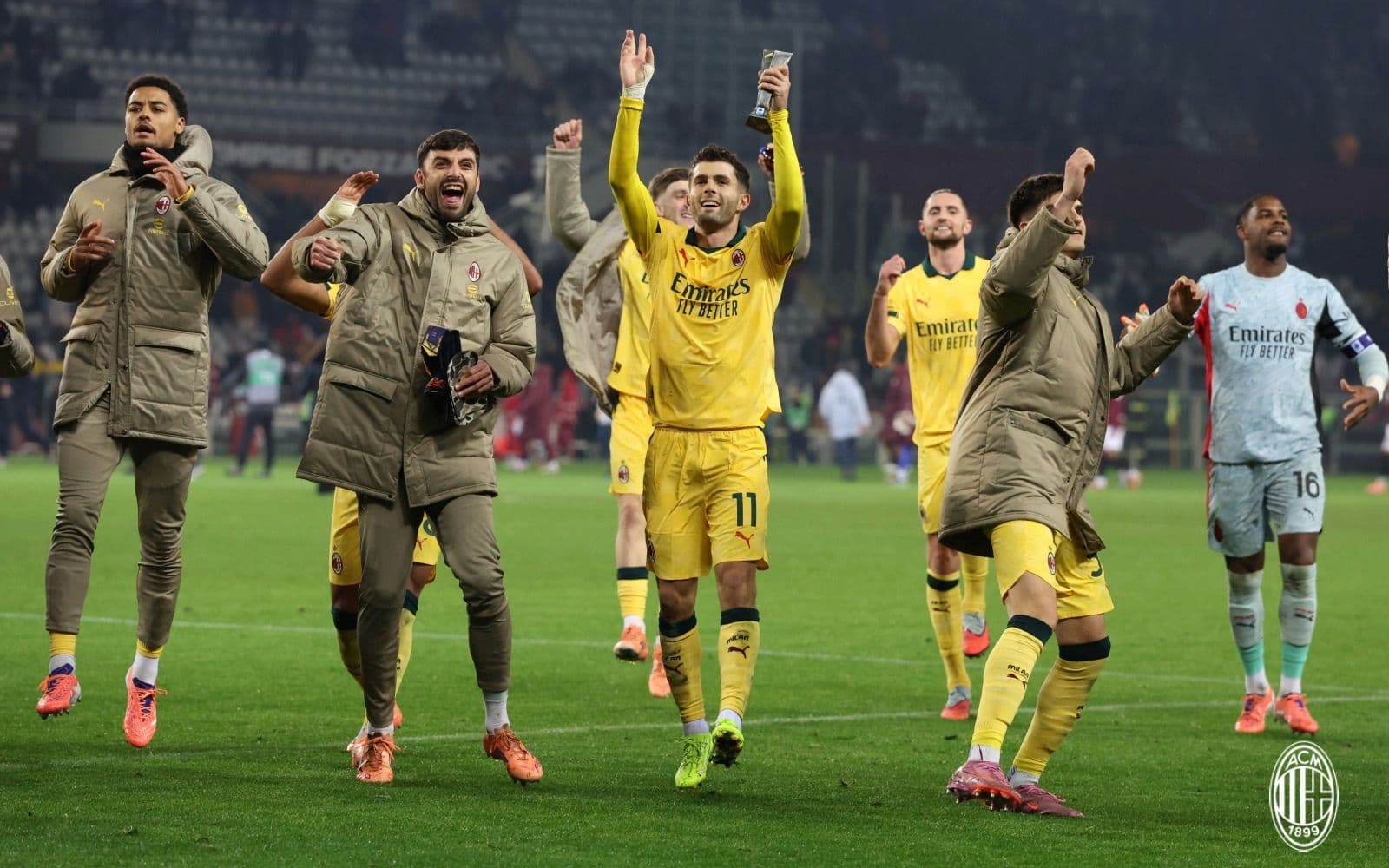 Μίλαν Βερόνα 3-0: Γιορτινή επικράτηση επί των "Τζιαλόμπλού"