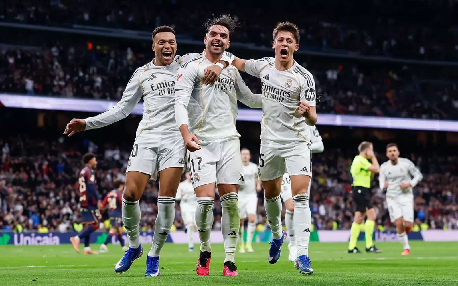 Φίλοι της Ρεάλ αποδοκίμασαν τον Πέρεθ και την ομάδα κουνώντας άσπρα μαντήλια (vid)