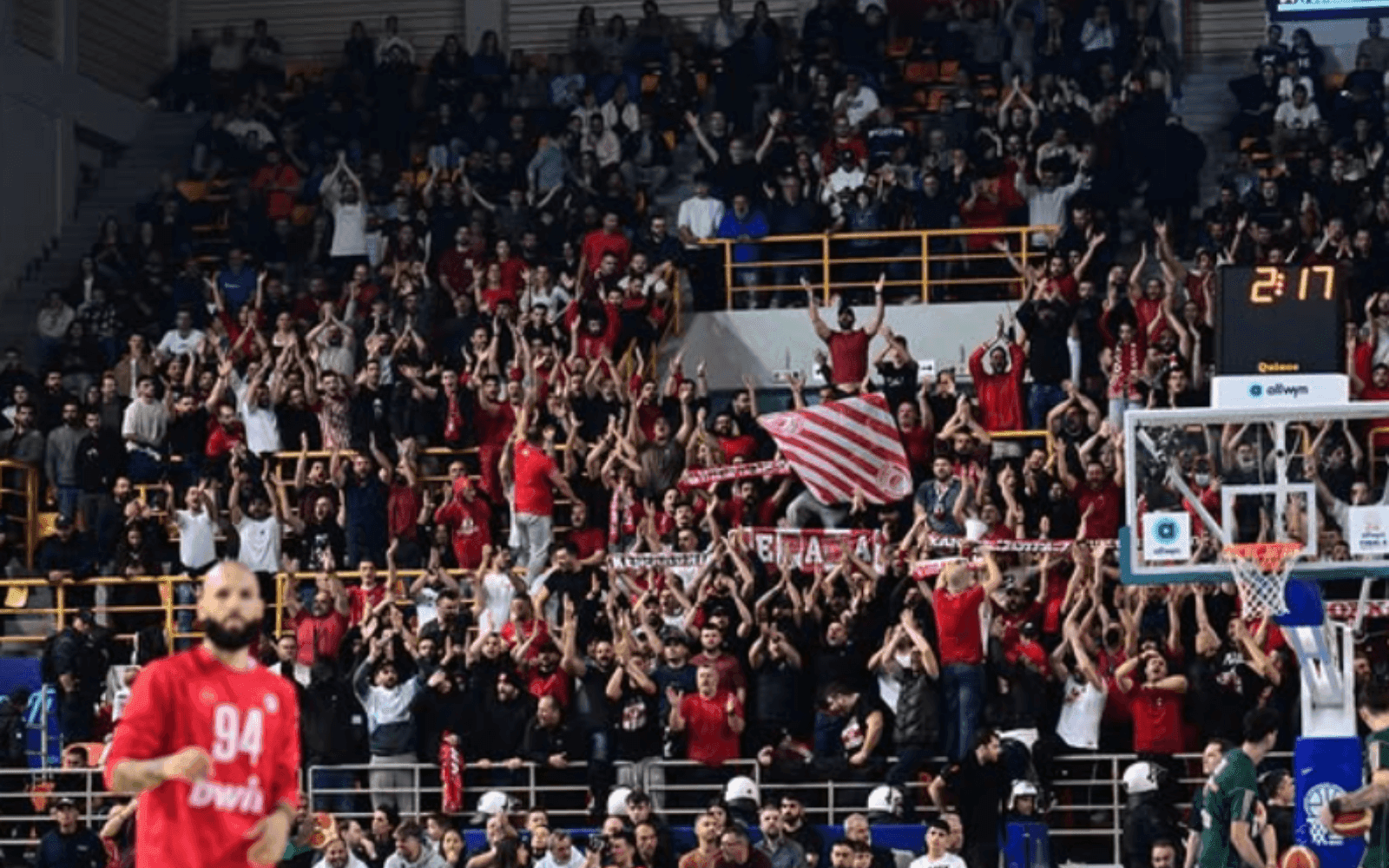 Ολυμπιακός : ''Τον τελικό τον καρτερούσε με θάρρος και καμάρι, μα άλλος ήπιε τη χαρά κι άλλος το φαρμάκι '' (blog)