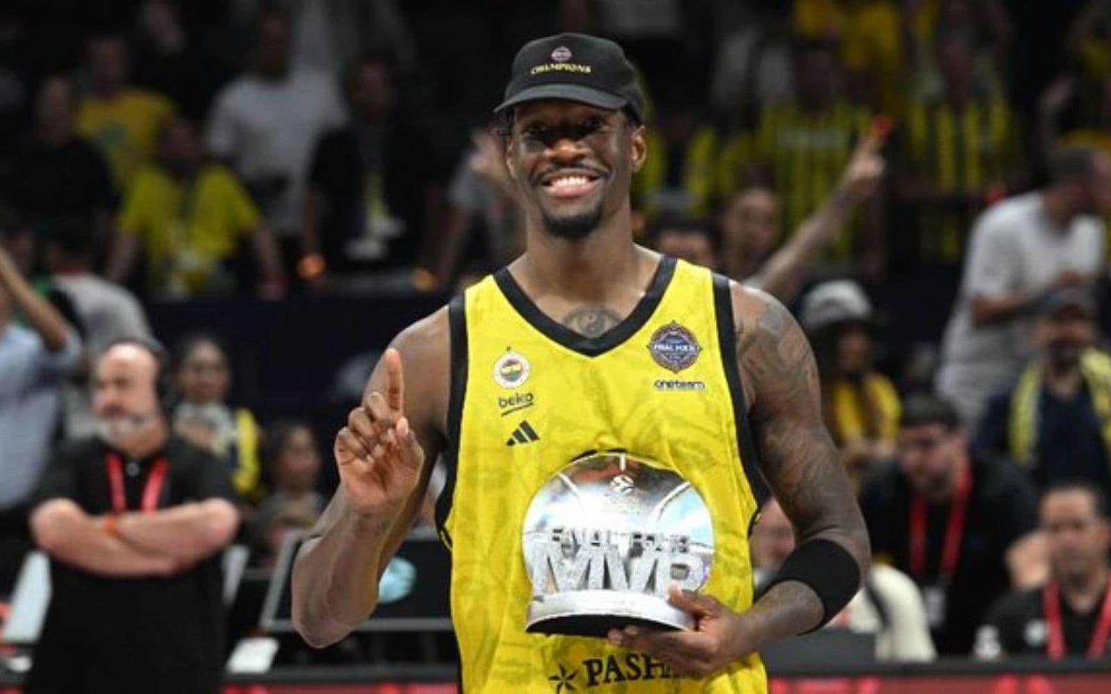 Βόμβα μεγατόνων: Ο Γιαννακόπουλος έντυσε στα πράσινα τον Χέιζ-Ντέιβις!